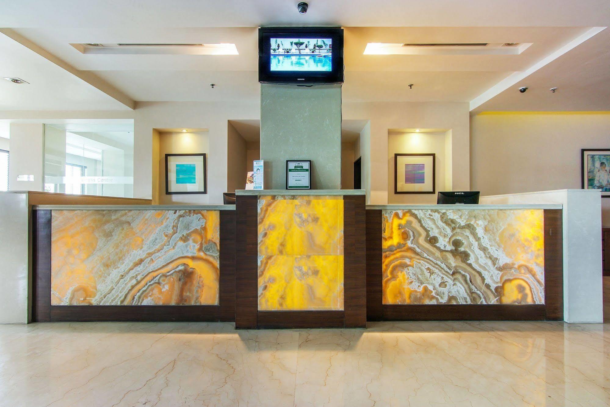 Vibe By The Lalit Traveller Hotel Faridabad Exterior foto
