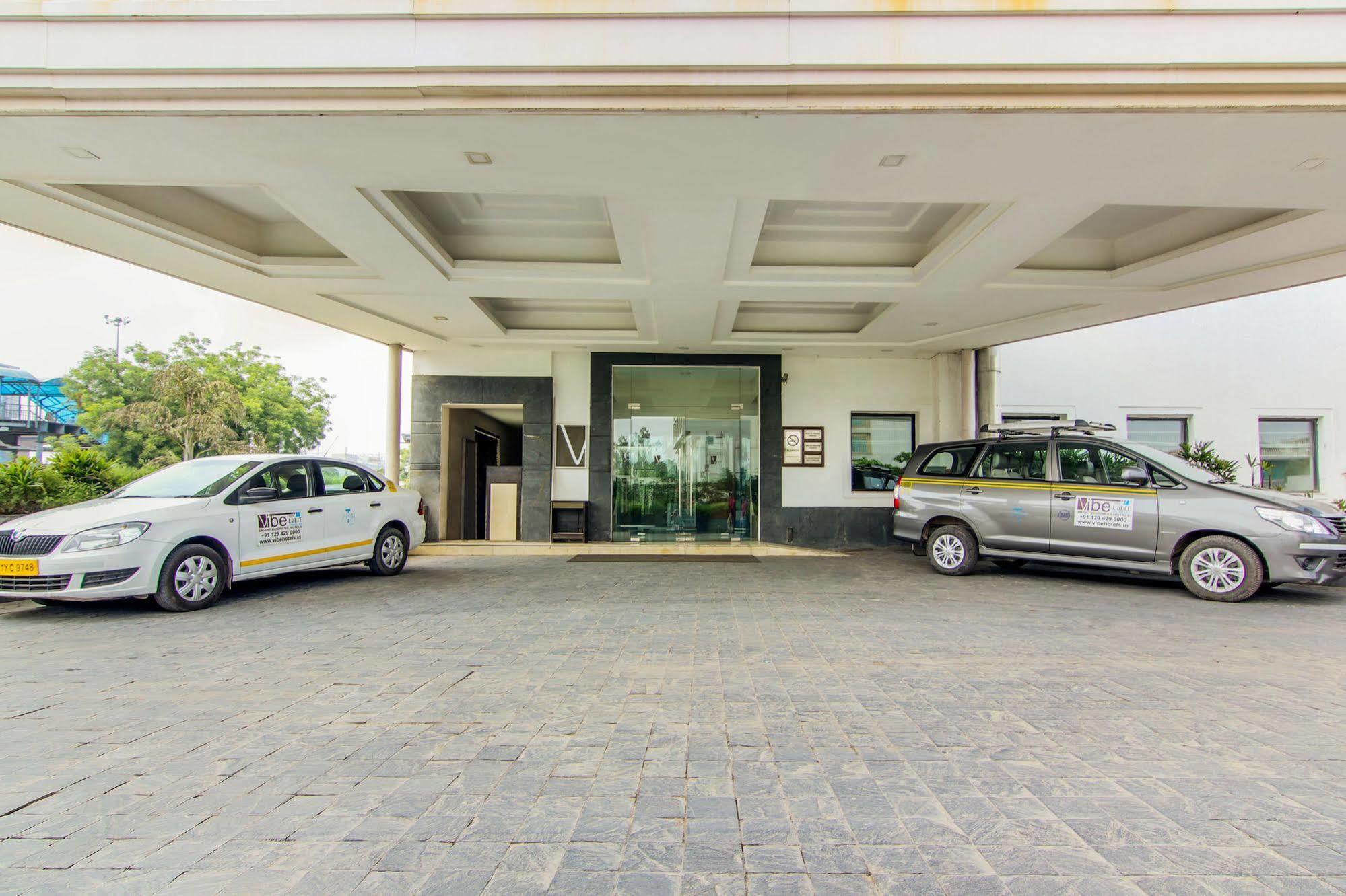 Vibe By The Lalit Traveller Hotel Faridabad Exterior foto